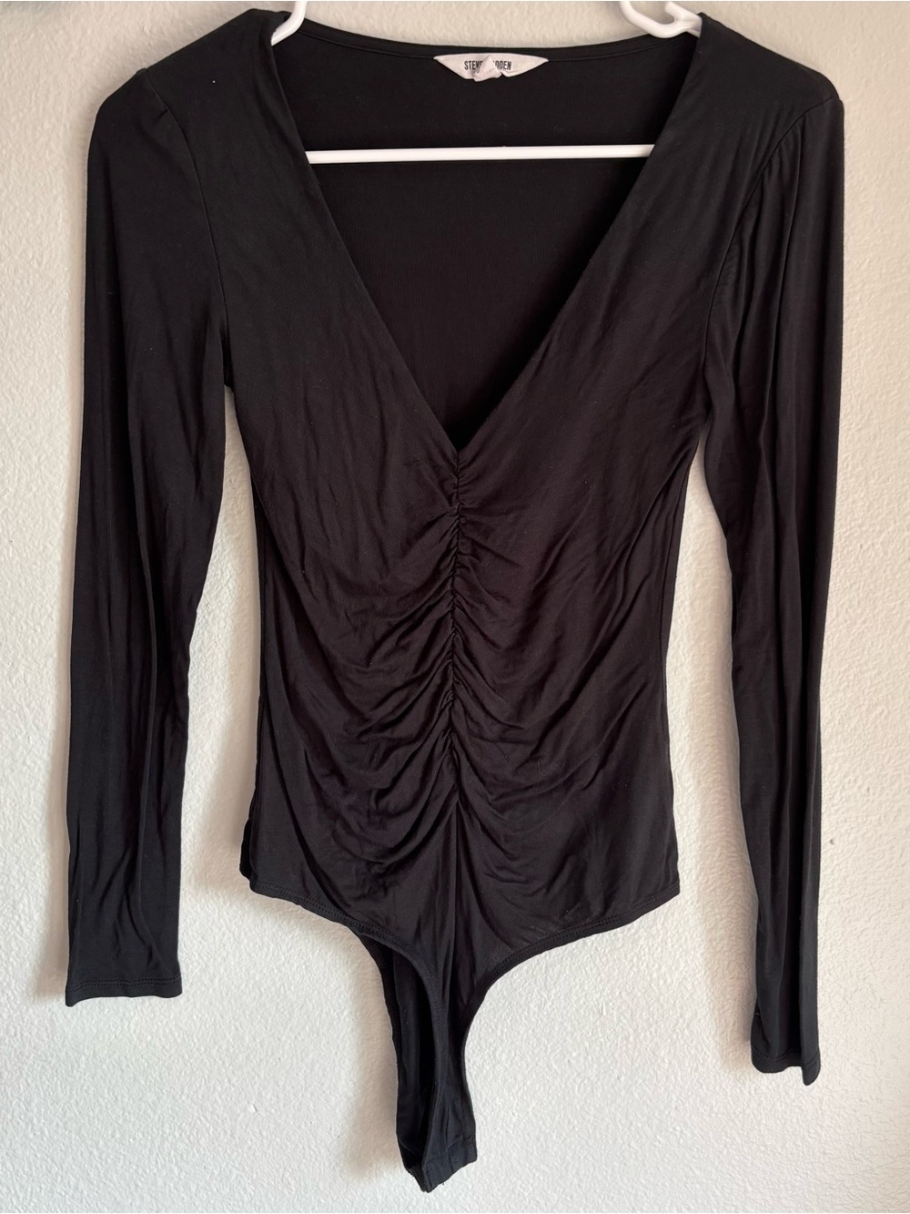 Steve Madden women’s sz XS Black Ruched V-Neck Long Sleeve Bodysuit rayon